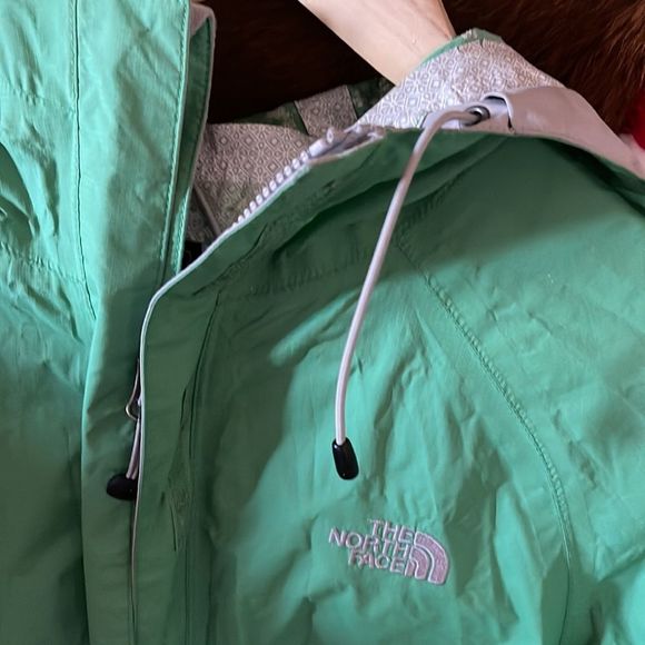 The North Face Green Rain Jacket - Picture 3 of 5